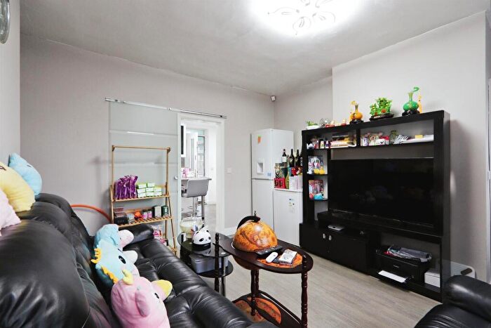 3 Bedroom End Of Terrace House For Sale In Boundary Road, Wybourne, Sheffield, S2