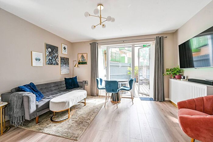 2 Bedroom Flat For Sale In Luma Apartments, Park Royal, London, NW10