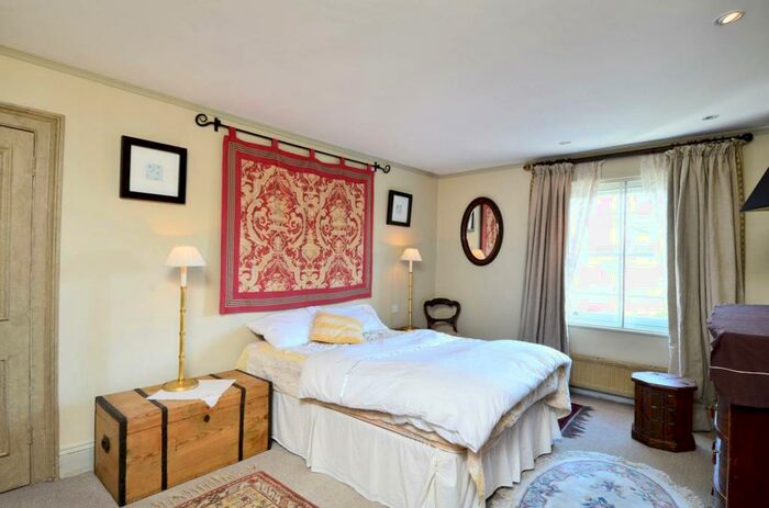 3 Bedroom Flat To Rent In Edith Grove, Chelsea, London, SW10