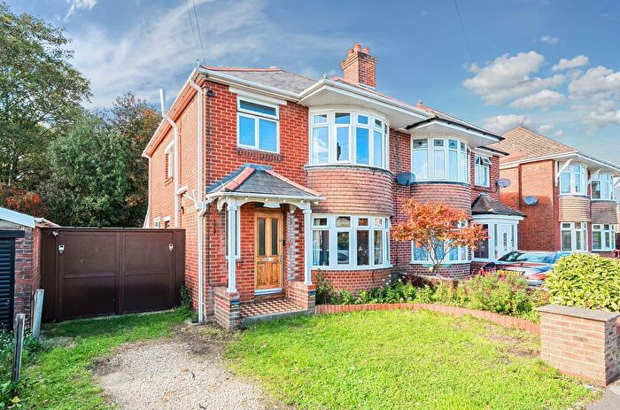 3 Bedroom Semi-Detached House For Sale In Whites Road, Southampton, Hampshire, SO19
