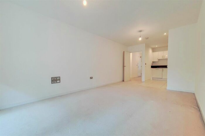 2 Bedroom Flat To Rent In Yeoman Street, London, SE8