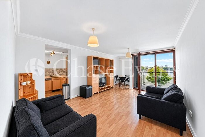 2 Bedroom Flat To Rent In Shackleton Court, Maritime Quay, Docklands, London, E14