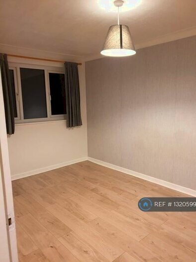 2 Bedroom Flat To Rent In Basildon, Basildon, SS13