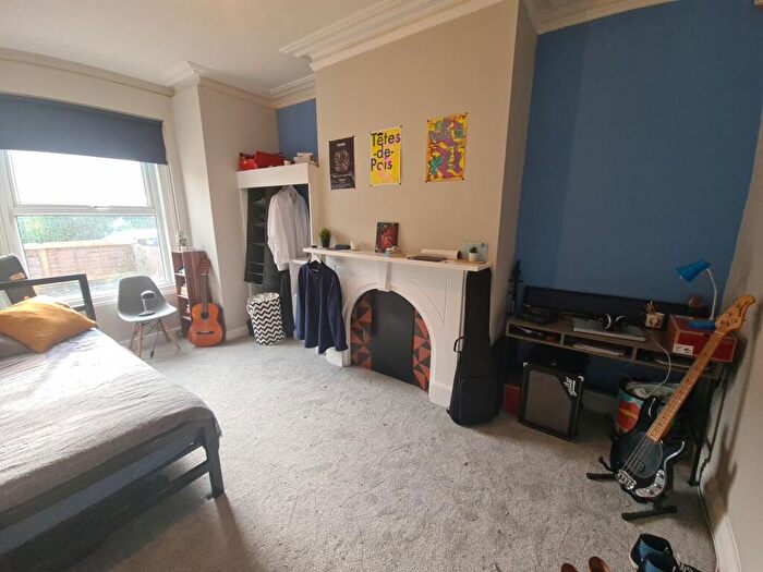 4 Bedroom House To Rent In Bennett Road, Leeds, LS6