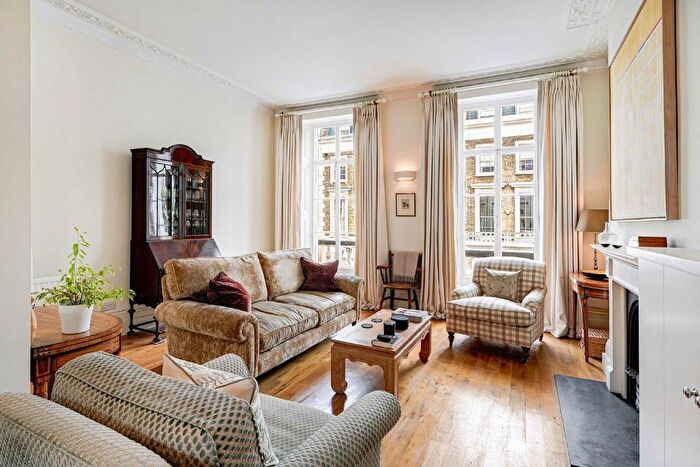 3 Bedroom Maisonette For Sale In Cambridge Street, Pimlico, SW1V