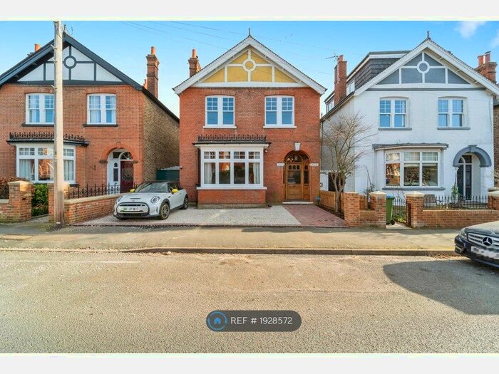 4 Bedroom Detached House To Rent In Winchester Road, Walton-On-Thames, KT12