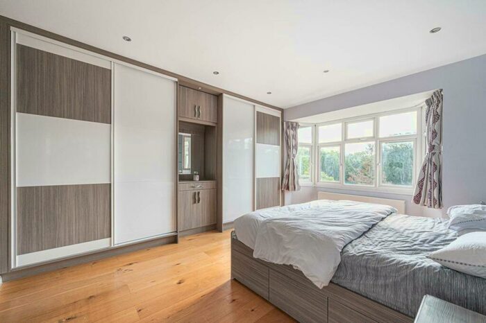 2 Bedroom Flat To Rent In Holder Hill Road, Mill Hill East, London, NW7