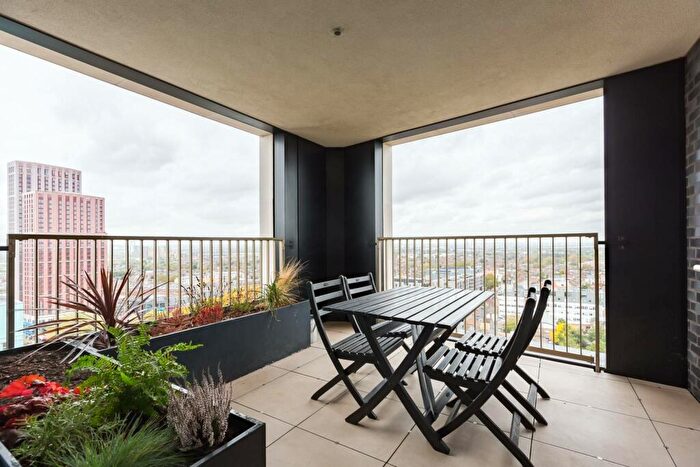 2 Bedroom Flat To Rent In Hoe Street, Walthamstow, London, E17