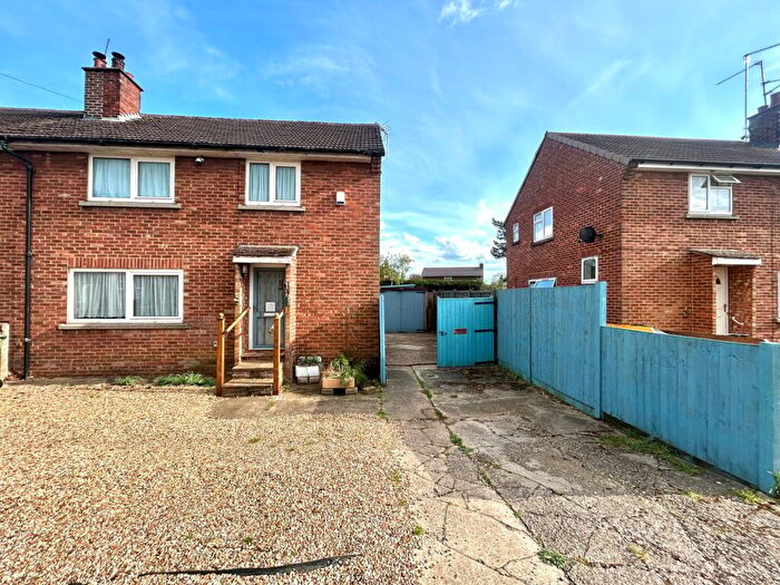 3 Bedroom Semi Detached House For Sale In Millfield Road, Market Deeping, Peterborough, PE6