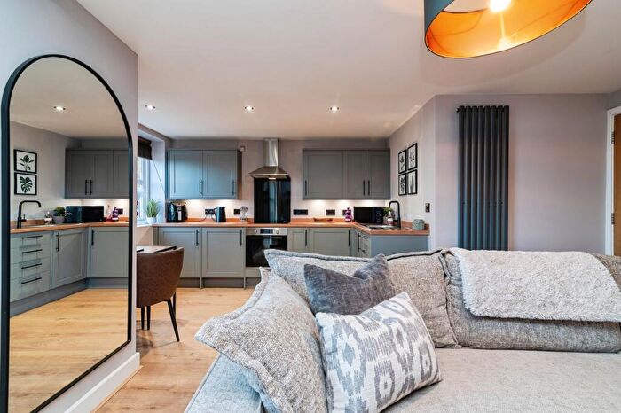 2 Bedroom Flat For Sale In Ockbrook Drive, Nottingham, Nottinghamshire, NG3