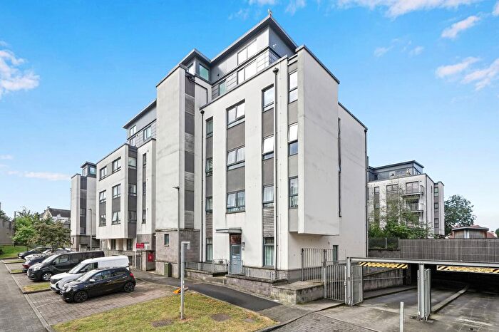 3 Bedroom Flat For Sale In / Colonsay Close, Granton, Edinburgh, EH5