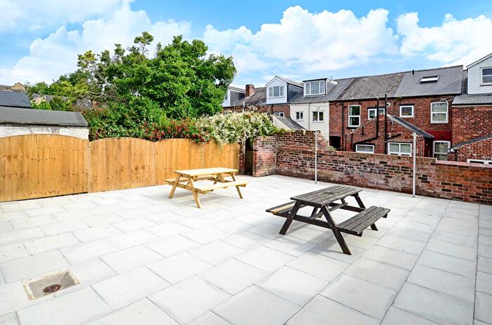 4 Bedroom House To Rent In Denham Road, Sheffield, S11