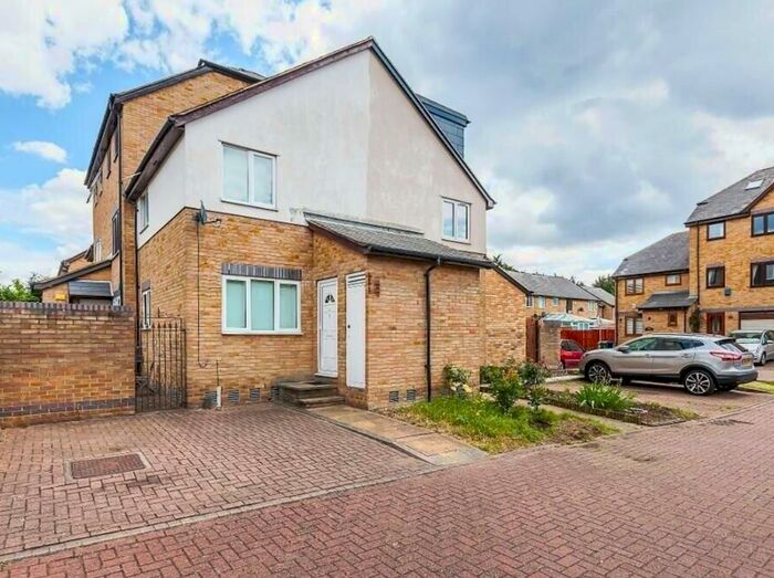 1 Bedroom Semi-Detached House To Rent In Midship Close, Canada Water, SE16