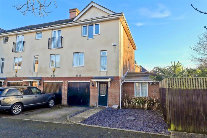 4 Bedroom Town House To Rent In Flowers Avenue, Ruislip, HA4
