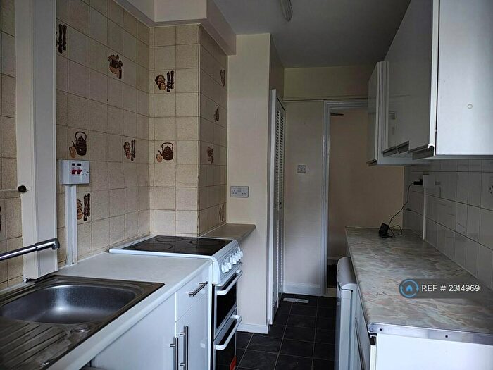 2 Bedroom Flat To Rent In Havenfield Court, High Wycombe, HP13
