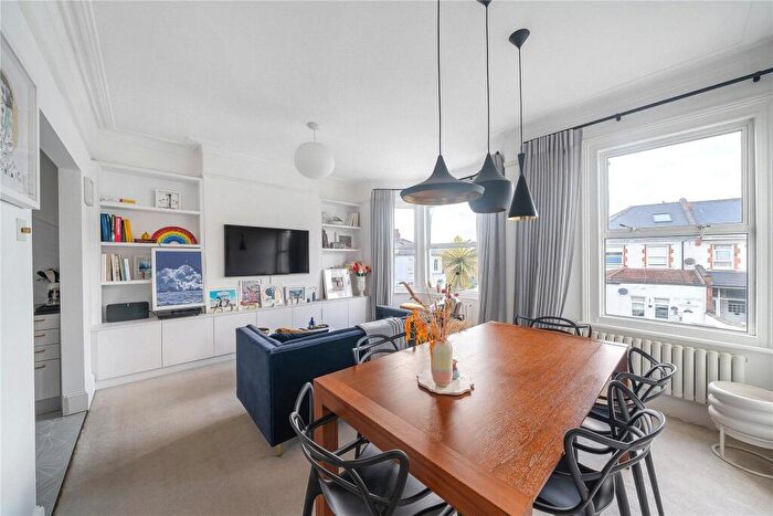 3 Bedroom Flat For Sale In Cavendish Road, London, SW12