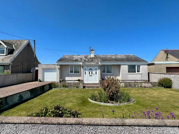 3 Bedroom Detached Bungalow For Sale In Gorad Road, Valley, LL65