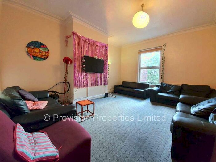 6 Bedroom Terraced House To Rent In Cardigan Road, Headingley, Leeds, LS6