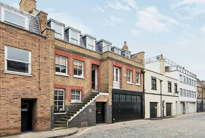 3 Bedroom Flat To Rent In Weymouth Mews, Marylebone, London, W1G