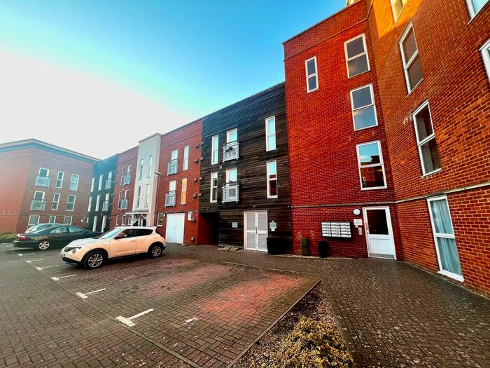 2 Bedroom Flat To Rent In Holman Court, Ipswich, IP2