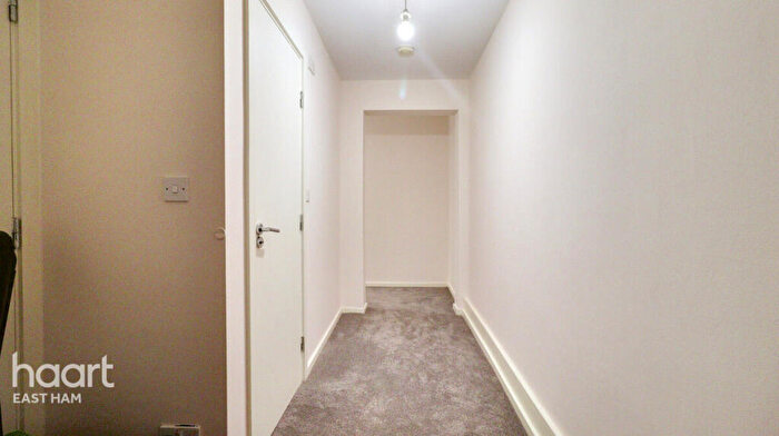 2 Bedroom Apartment For Sale In Romford Road, London, E7