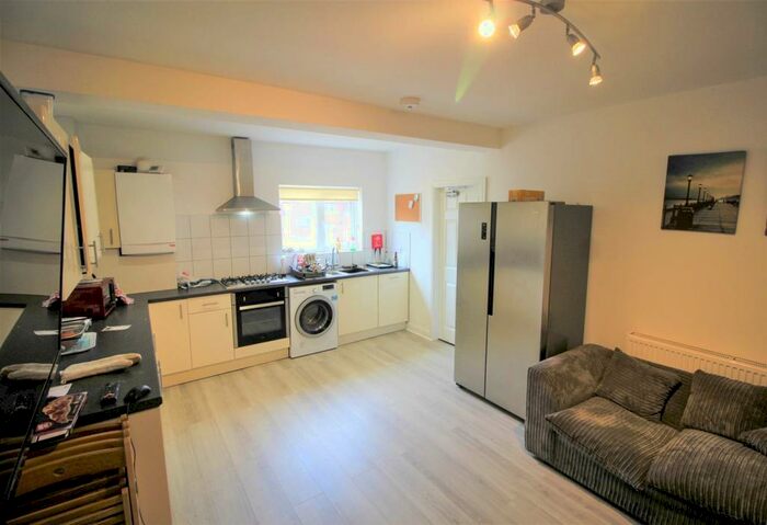 5 Bedroom Detached House To Rent In Nyetimber Hill, Brighton, BN2