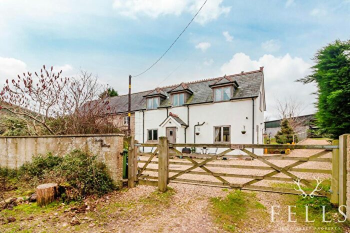 3 Bedroom Semi-Detached House For Sale In Ogdens, Fordingbridge, SP6