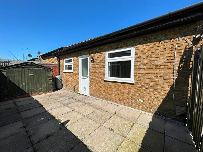 2 Bedroom Flat To Rent In Upper Street South, New Ash Green, Longfield, DA3