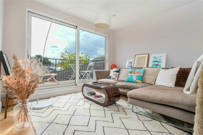 2 Bedroom Apartment To Rent In Sotheby Road, London, N5