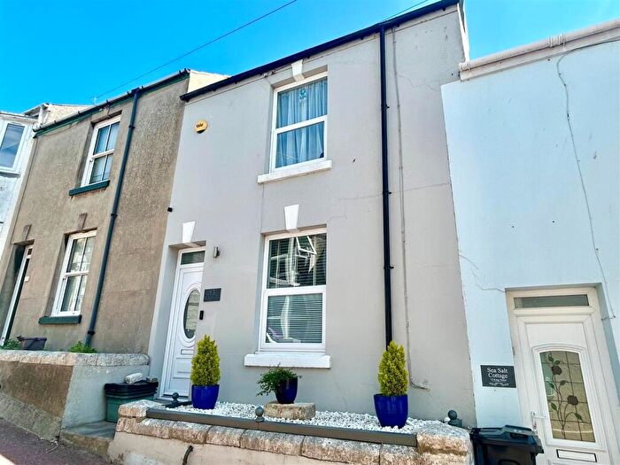 2 Bedroom House For Sale In King Street, Portland, DT5