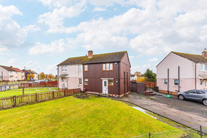 3 Bedroom Semi-Detached House For Sale In Chapelton Avenue, Polbeth, EH55