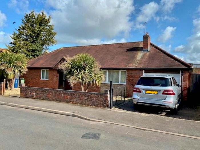 2 Bedroom Detached Bungalow To Rent In Lawrence Road, Cowley, OX4