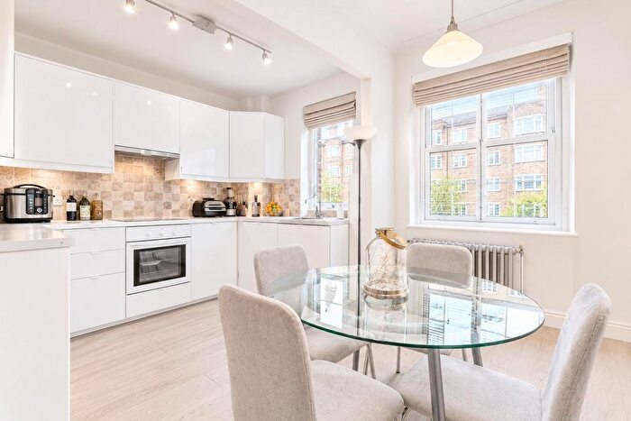 2 Bedroom Flat To Rent In West Kensington Court, Edith Villas, London, W14