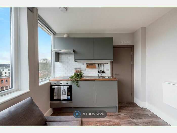 Studio To Rent In South Street, Romford, RM1