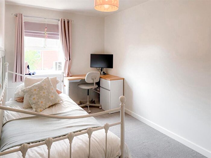 3 Bedroom End Of Terrace House For Sale In Meadow Drive, Long Itchington, Southam, CV47