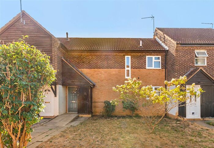 3 Bedroom Terraced House For Sale In Hydrangea Walk, Banbury, OX16