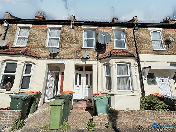 2 Bedroom Flat For Sale In Wakefield Street, London, E6