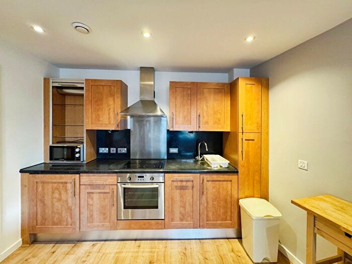 2 Bedroom Flat To Rent In Gateway North, Crown Point Road, Crown Point Road, Leeds, LS9