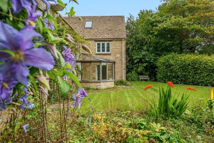 6 Bedroom Flat To Rent In The Green, Oaksey, Malmesbury, SN16