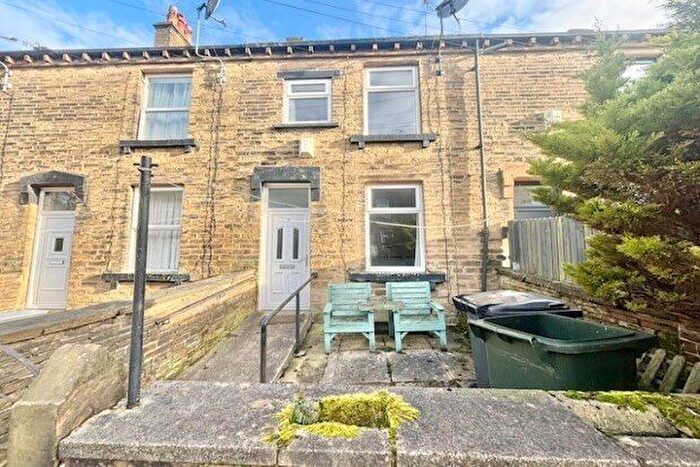 2 Bedroom Property To Rent In Grange Terrace, Bradford, BD15