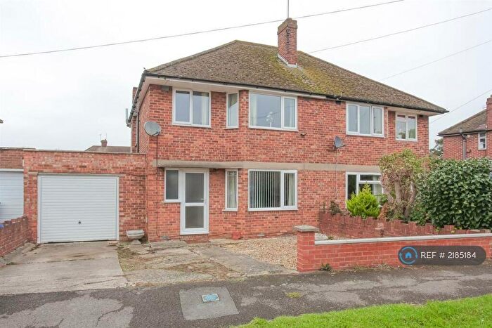 3 Bedroom Semi-Detached House To Rent In Grimsbury Drive, Banbury, OX16