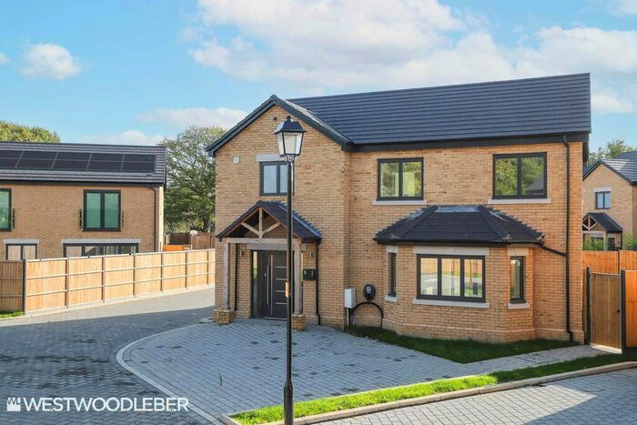 3 Bedroom Detached House To Rent In Woodland Grove, Waterford, SG14