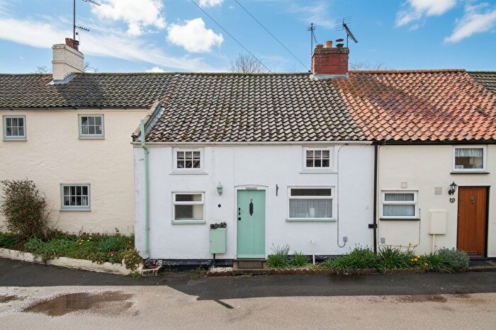 2 Bedroom Cottage For Sale In Wapping, Ormesby, Great Yarmouth, NR29