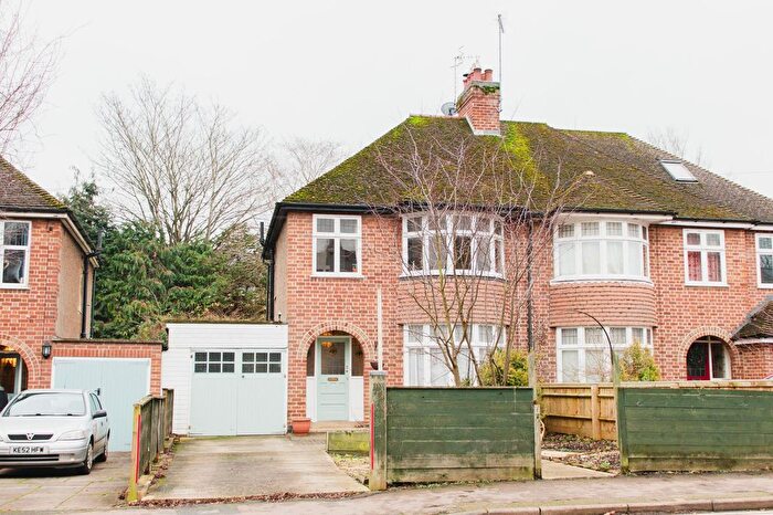 3 Bedroom Semi Detached House For Sale In Bath Road, Banbury, OX16