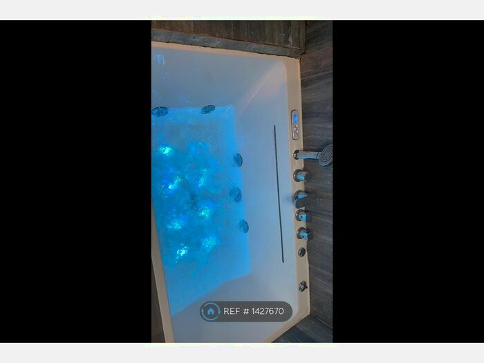 1 Bedroom Flat To Rent In The Colonnades, London, W2