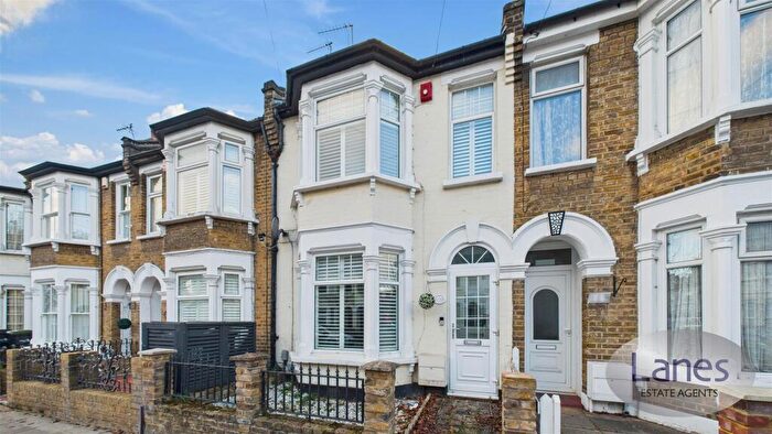 3 Bedroom Terraced House For Sale In Fotheringham Road, Enfield, EN1