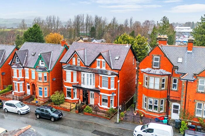 6 Bedroom Semi-Detached House For Sale In Dyffryn Road, Llandrindod Wells, LD1