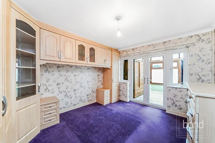 2 Bedroom Semi-Detached Bungalow For Sale In Runsell View, Danbury, Chelmsford, CM3