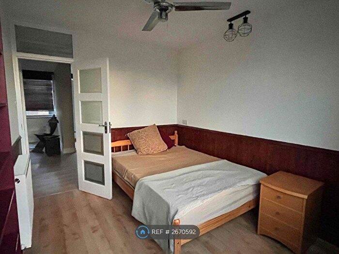 2 Bedroom Flat To Rent In Colechurch House, London, SE1