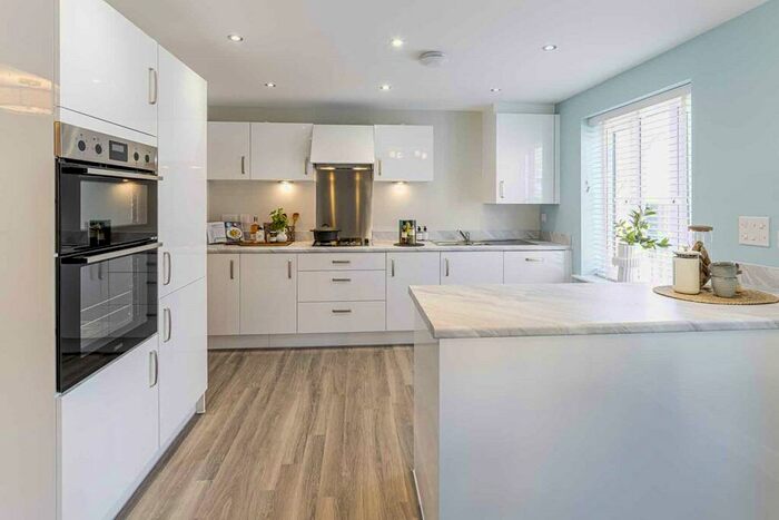 4 Bedroom Detached House For Sale In Schofield Way Hoddesdon Hertfordshire, EN11